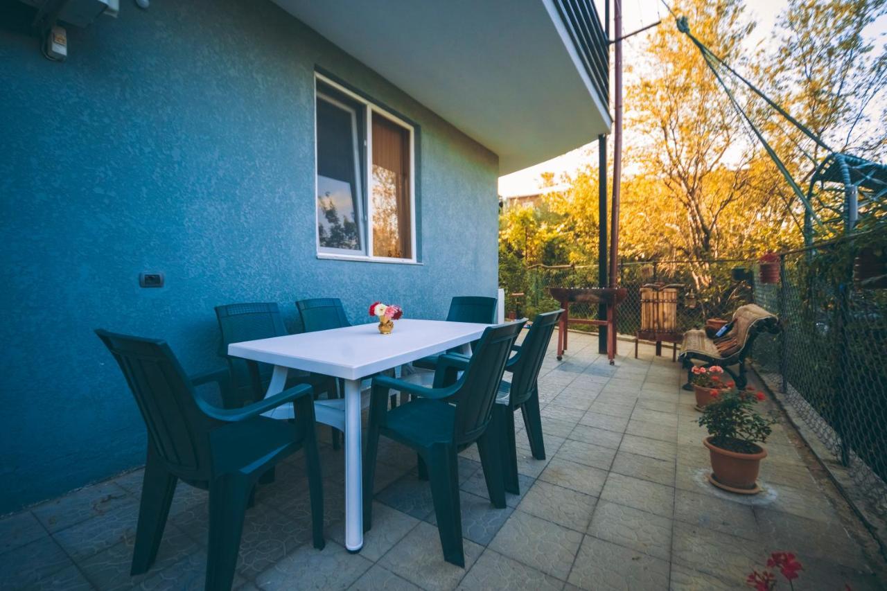 Makos Guest House Κουτάισι Εξωτερικό φωτογραφία