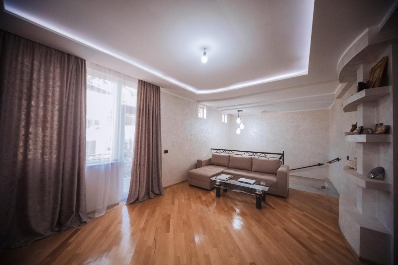 Makos Guest House Κουτάισι Εξωτερικό φωτογραφία