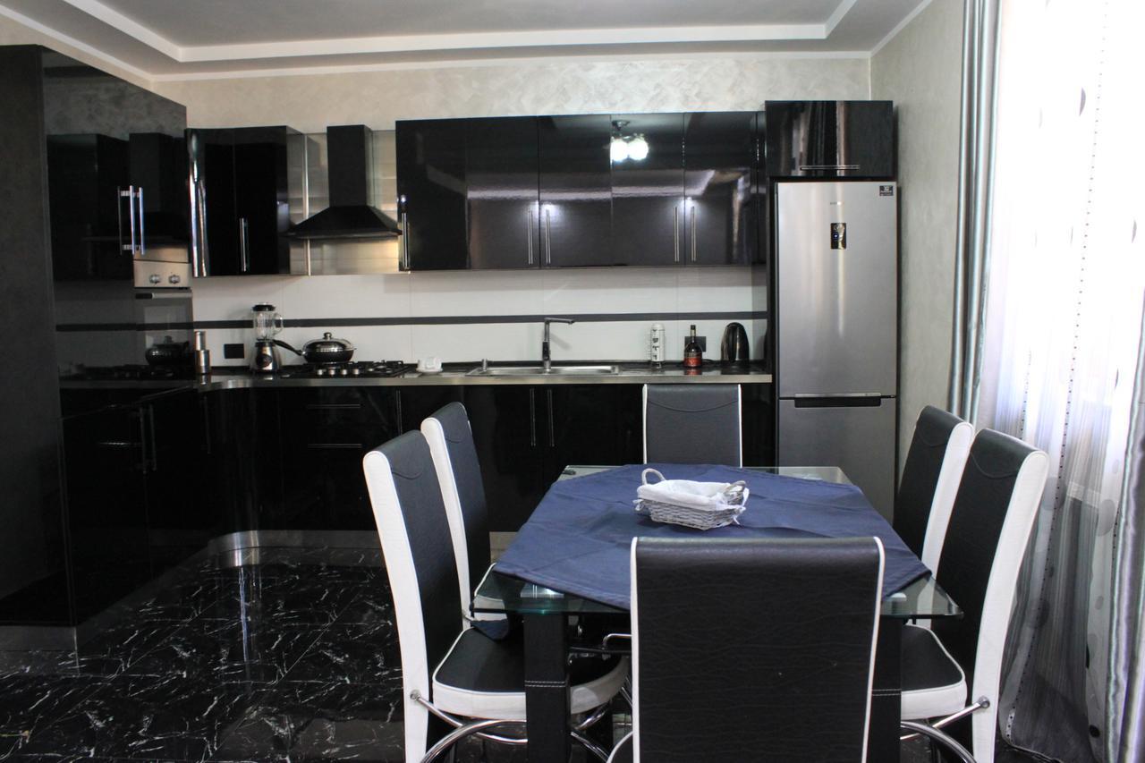 Makos Guest House Κουτάισι Εξωτερικό φωτογραφία