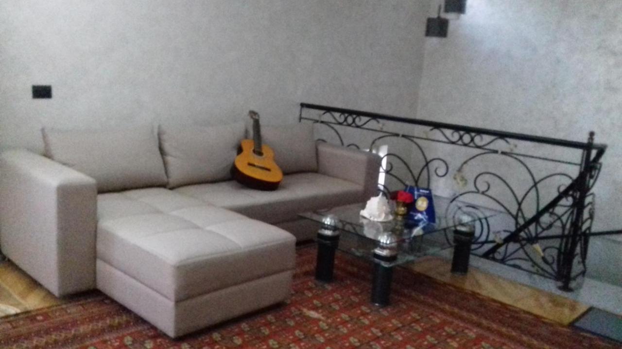 Makos Guest House Κουτάισι Εξωτερικό φωτογραφία