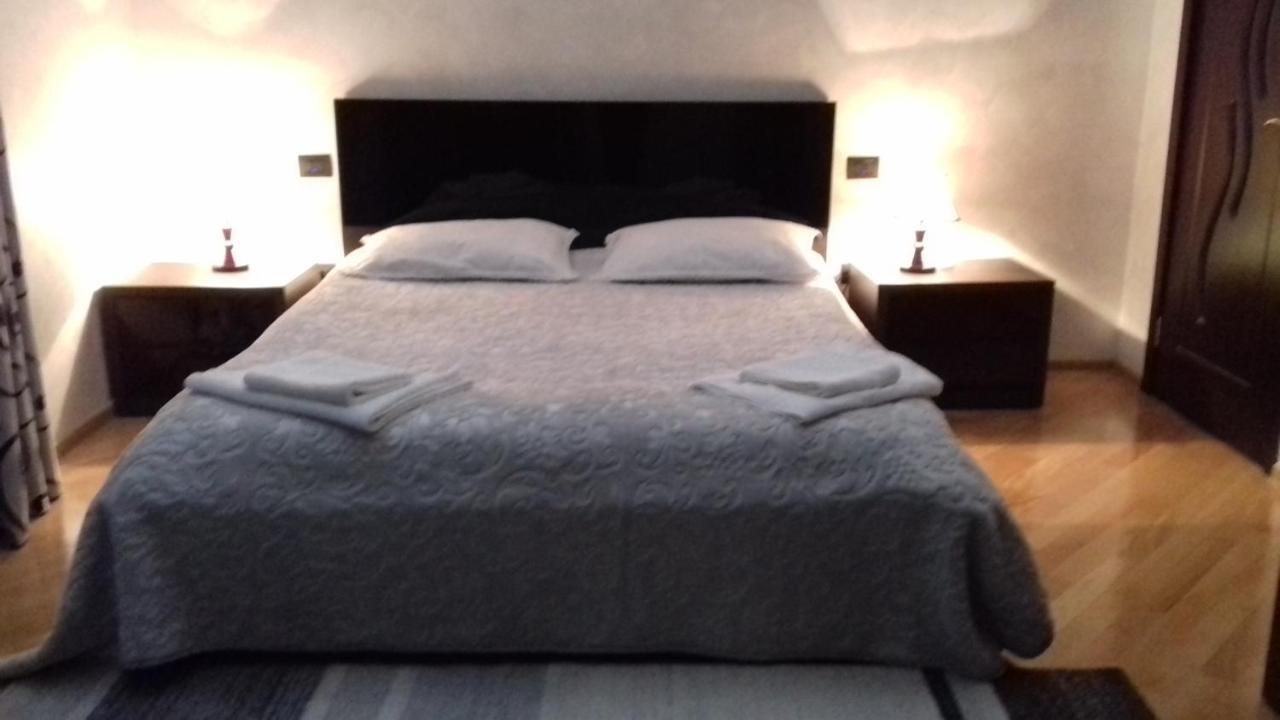 Makos Guest House Κουτάισι Εξωτερικό φωτογραφία